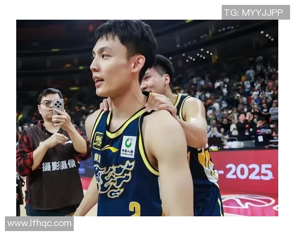 广东宏远队再获胜利，继续领跑CBA积分榜，球队士气高涨势不可挡