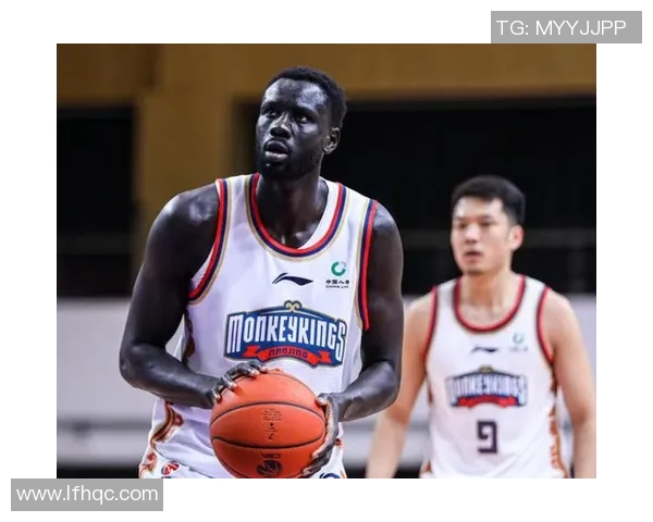 昆汀·皮特森：CBA最受关注球员，球迷心中的偶像