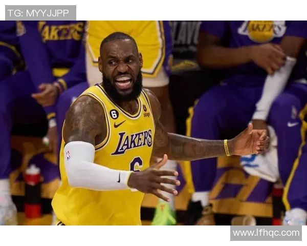 詹姆斯连扣三人晋级西部决赛，湖人力挺，王者归来