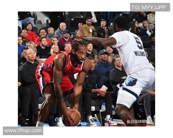 猛龙客场取胜，洪伦纳德轰下35分——一场震撼全场的篮球盛宴